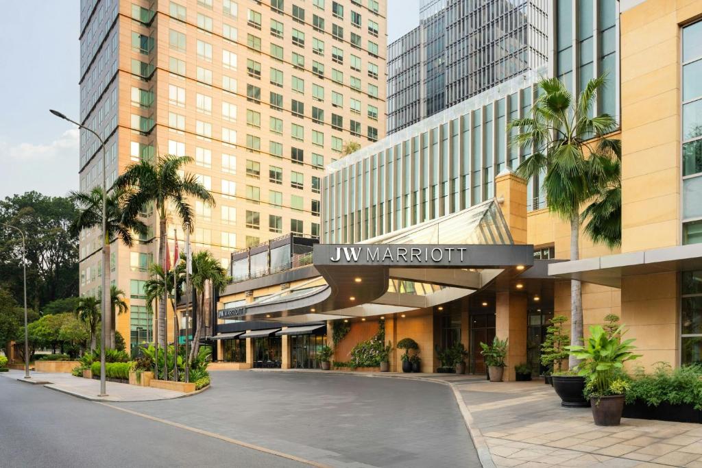 JW Marriott Hotel & Suites Saigon tọa lạc tại góc Hai Bà Trưng và Lê Duẩn, Phường Sài Gòn, Quận 1, TP.HCM, là một trong những dự án khách sạn cao cấp nổi bật tại trung tâm thành phố.