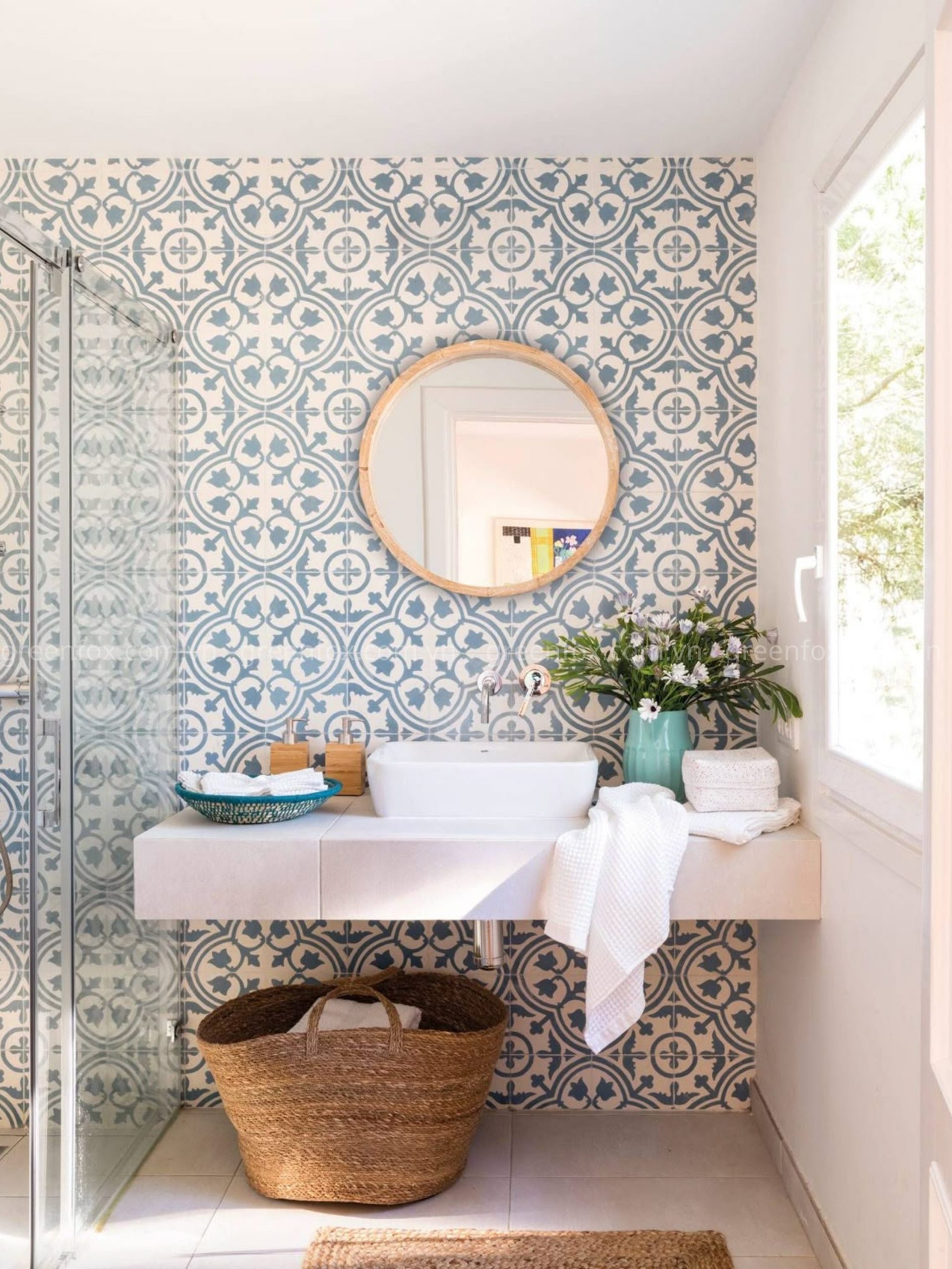 gạch bông họa tiết cổ điển xanh xám ốp tường lavabo phòng tắm đẹp