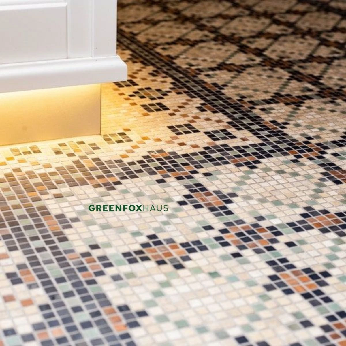 Gạch mosaic lát nền họa tiết hình học đa sắc mang phong cách nghệ thuật contemporary