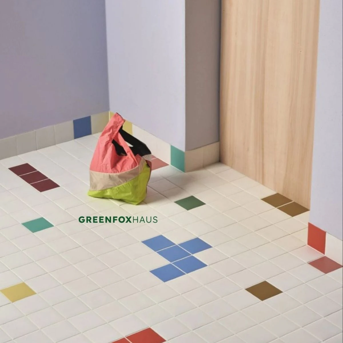 Gạch mosaic trang trí nền trắng điểm màu hình học cho không gian nội thất sáng tạo