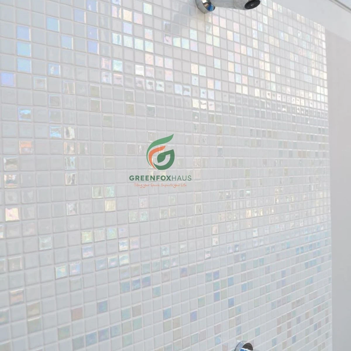 Gạch mosaic trắng ánh ngọc trai ốp tường phòng tắm tạo hiệu ứng phản chiếu ánh sáng cao cấp