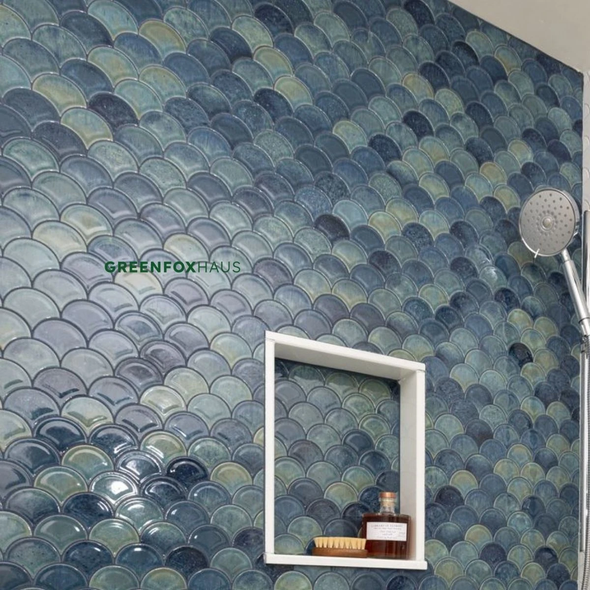 Gạch mosaic vảy cá xanh biển ốp vách phòng tắm phong cách spa