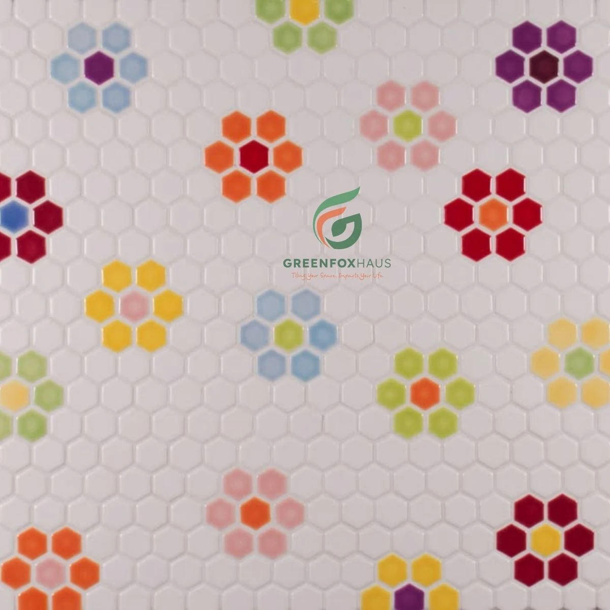 Gạch mosaic lục giác trắng phối họa tiết hoa nhiều màu ốp trang trí