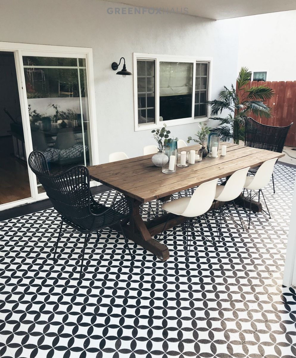 Phối cảnh gạch bông đồng tiền đen nền trắng – lựa chọn “decor” nhanh cho sân vườn, ban công, sân thượng