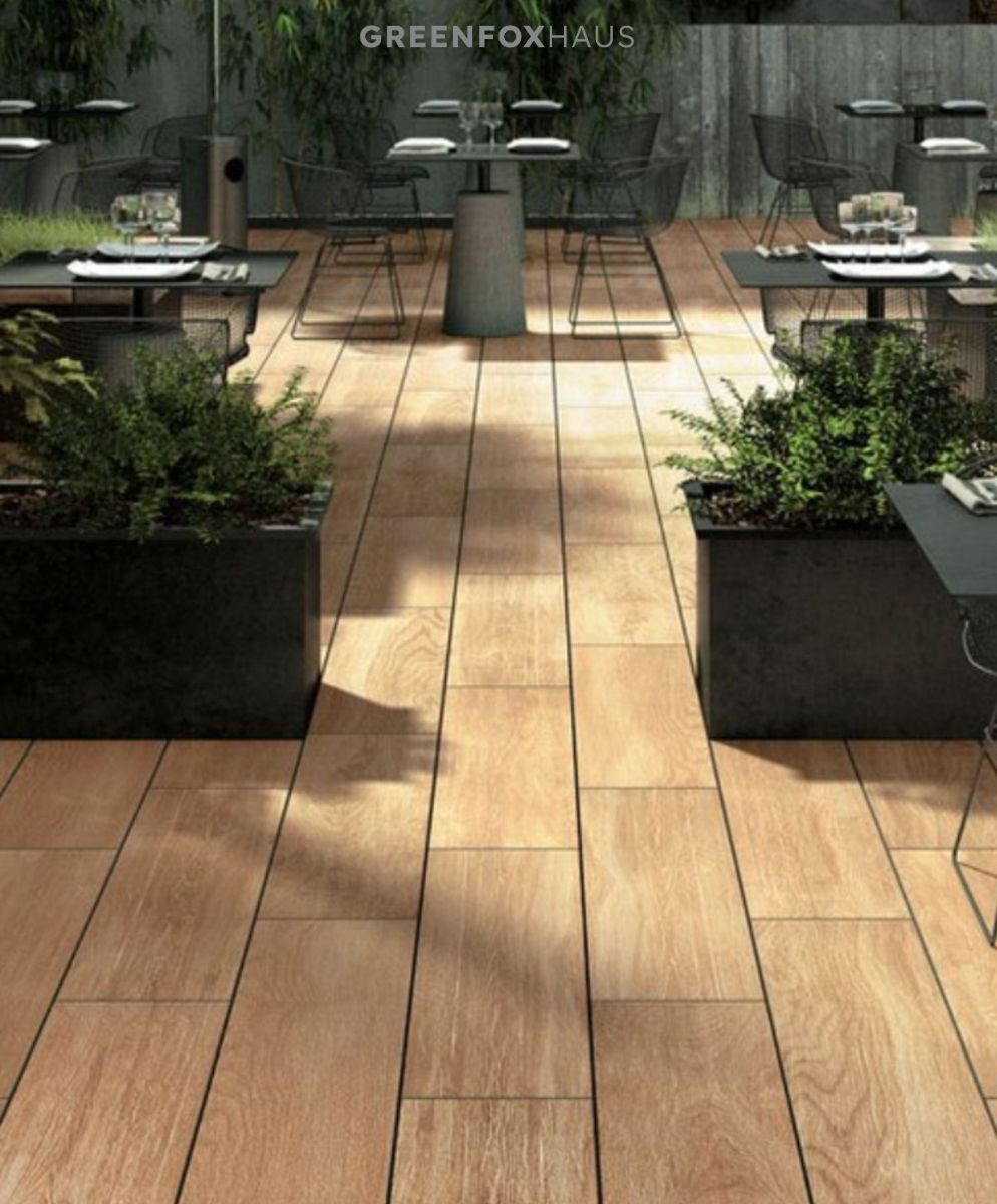 Sử dụng gạch giả gỗ cho khu vực ngoài trời quán cà phê
