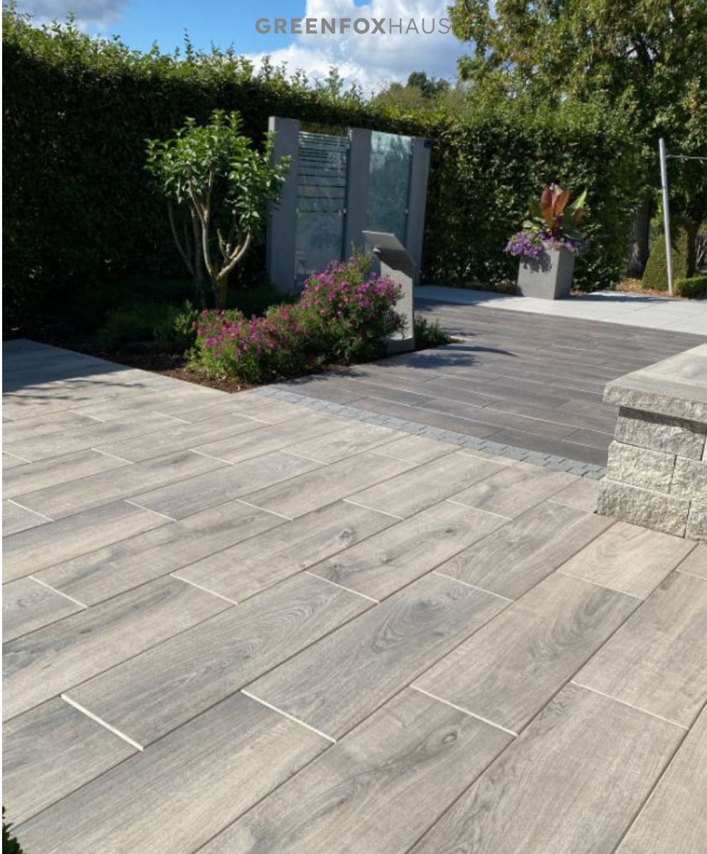 Sử dụng gạch giả gỗ lót sân ngoài nhà