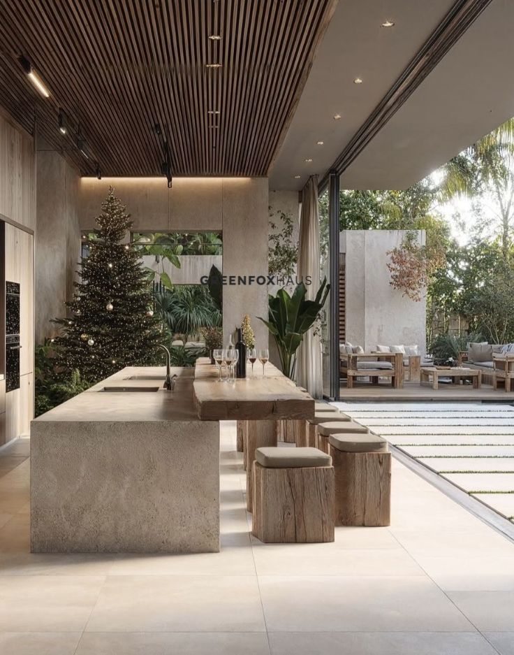 Gạch ốp lát phòng bếp phong cách mở hiện đại