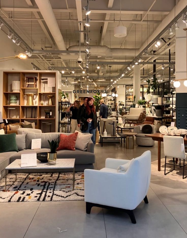 Gạch ốp lát sàn cửa hàng nội thất hiện đại