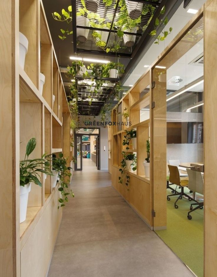 Gạch ốp lát sàn hành lang văn phòng hiện đại