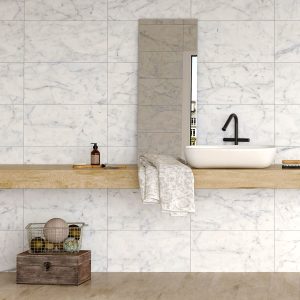 Marble trắng vân mây mảnh, sáng sạch, hợp WC tối giản.