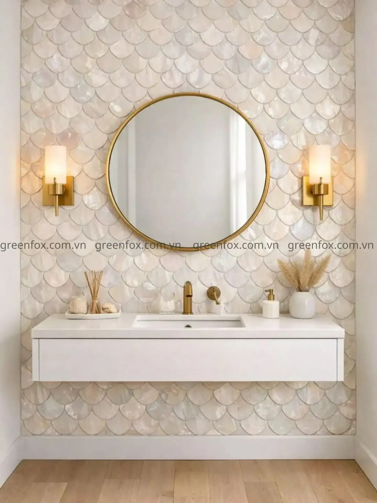 Gạch mosaic vảy cá màu trắng ngọc trai ốp tường lavabo phòng tắm sang trọng