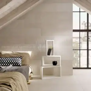 Bề mặt giả đá limestone tông kem mang lại cảm giác thư thái, phù hợp với phòng ngủ ngập tràn ánh sáng tự nhiên.