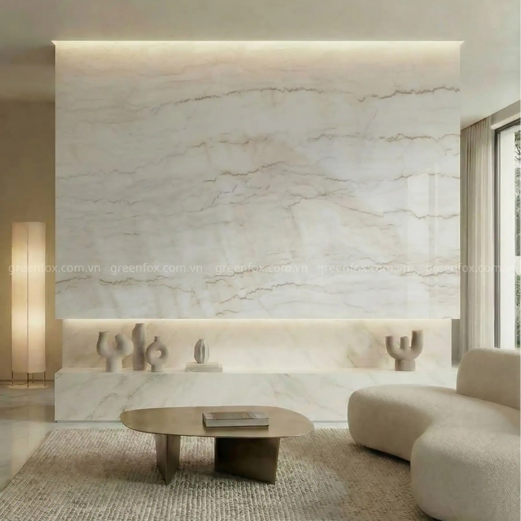 Gạch marble màu kem vân mây mang phong cách tối giản nhưng vẫn toát lên nét sang trọng, phù hợp cho phòng khách, sảnh đón và biệt thự cao cấp.