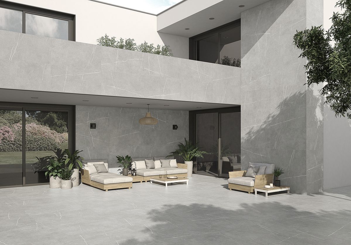 Ốp gạch 30x60 vân đá xám nhạt cho sân và tường ngoài trời, đồng bộ và dễ vệ sinh