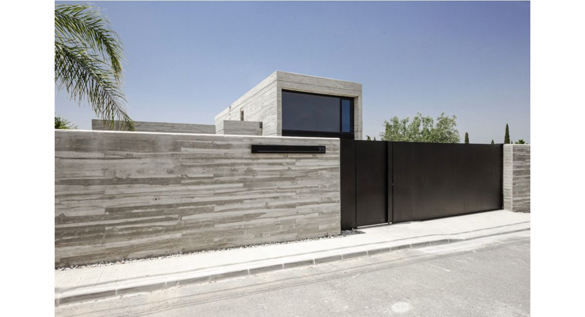 Tường rào ốp gạch thẻ/brick – cảm giác ấm, hợp quán café & nhà phố.