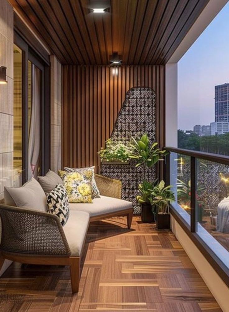 Gạch ốp tường ban công phối cùng lam gỗ tạo chất “ấm–lạnh” cân bằng, tổng thể cực kỳ sang.