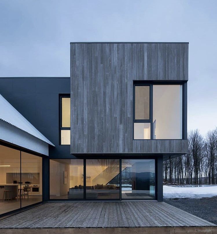 Gạch xám đậm vân xi măng sọc nhẹ, bề mặt mờ cao cấp, tạo điểm nhấn mạnh mẽ khi phối cùng kính và kim loại tối màu.