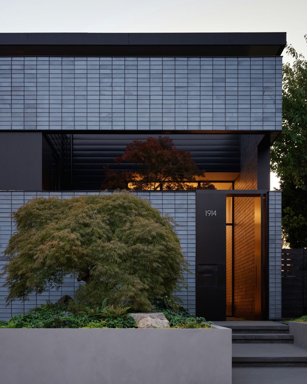 Gạch thẻ subway phù hợp nhà phố phong cách contemporary.