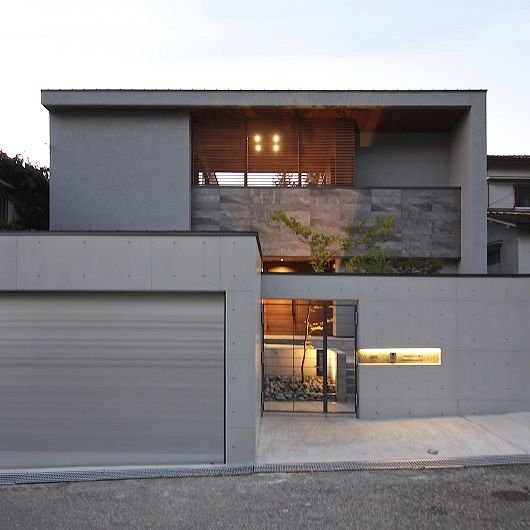 . Gạch xám khổ lớn cần thi công chuẩn mạch để bề mặt phẳng và sang hơn.