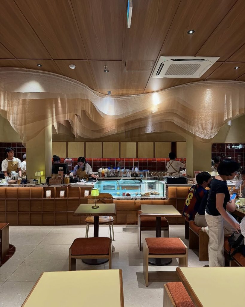 Gạch terrazzo 600x1200 tông beige lát nền quán café The Running Bean