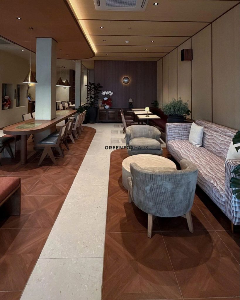 Gạch terrazzo 600x1200 kết hợp gạch giả gỗ 600x600 trong không gian quán café