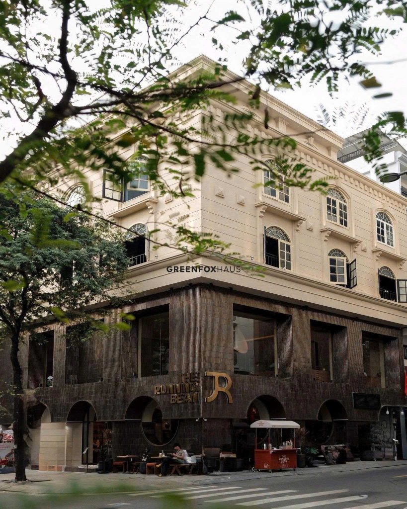 Mặt tiền The Running Bean Nguyễn Trung Trực Quận 1 sử dụng gạch cao cấp Greenfox