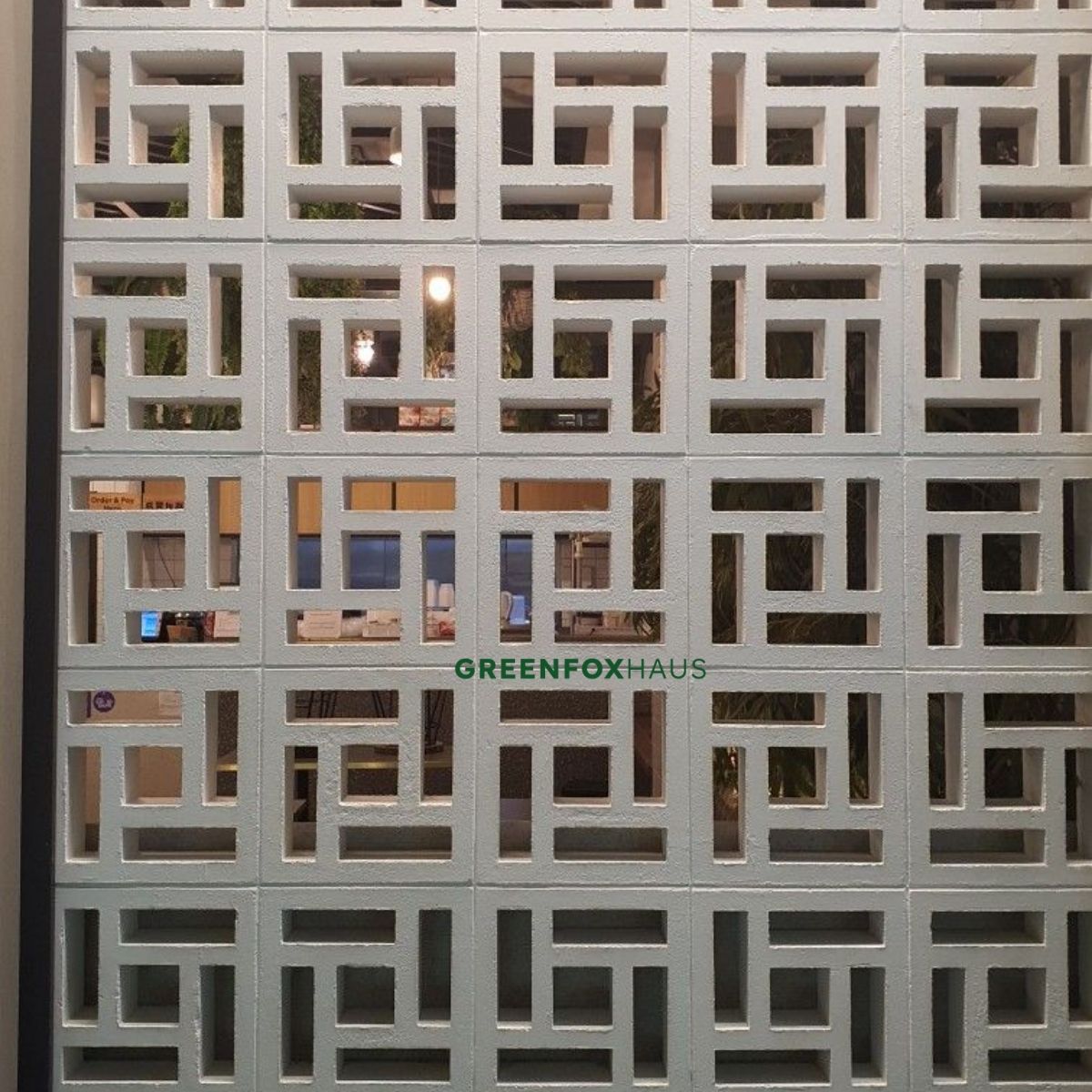 gạch bông gió hoa văn hình học làm vách trang trí hiện đại cho nhà phố