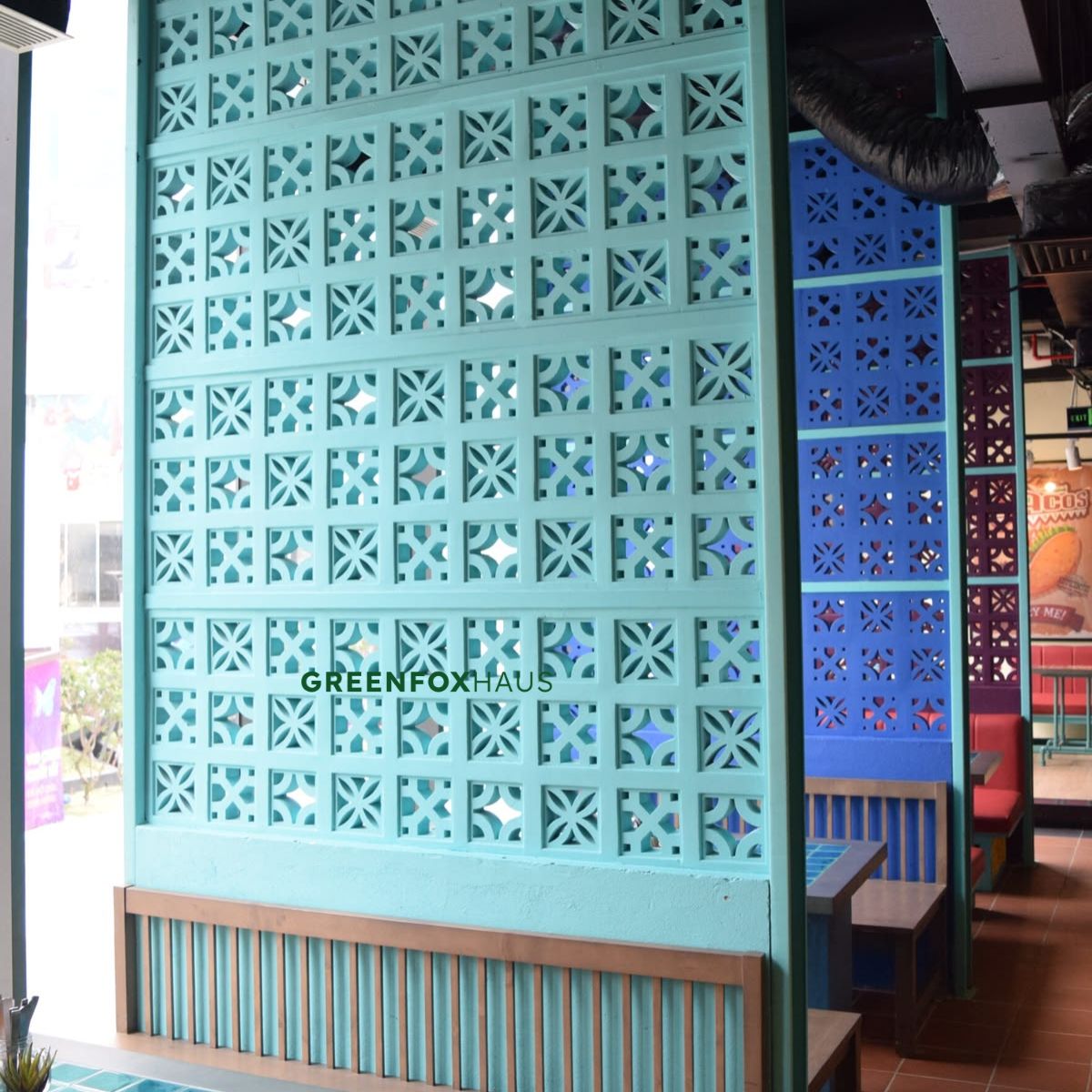 gạch bông gió màu xanh nội thất, gạch bông thông gió tráng men tăng phản xạ ánh sáng trong không gian
