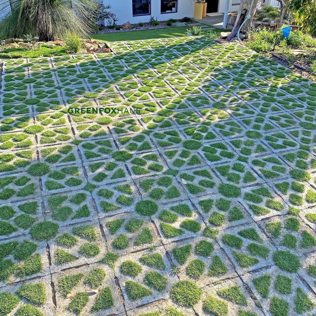 gạch bê tông trồng cỏ chịu lực cao, gạch bông gió lát bãi đỗ xe sân vườn bền chắc