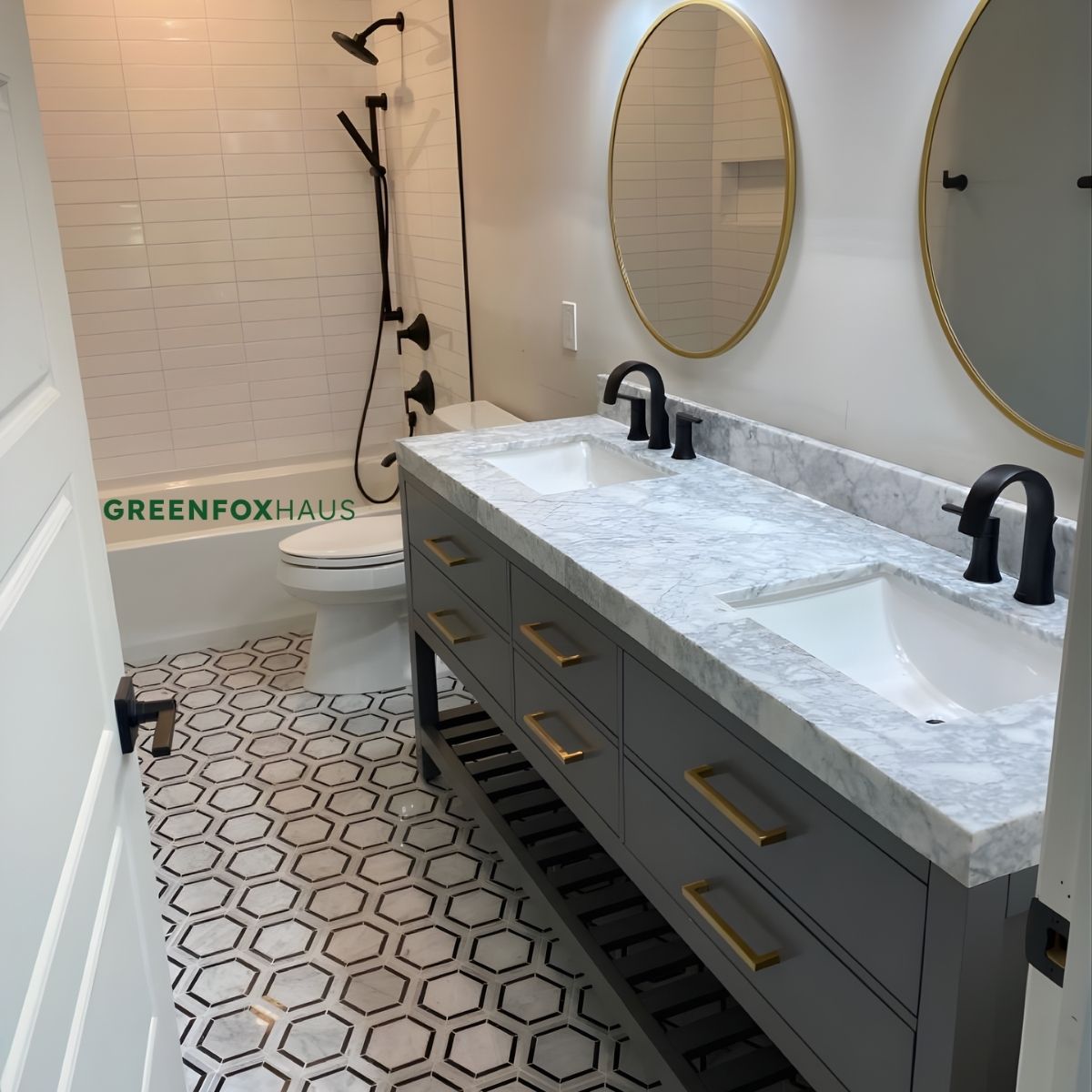 gạch bông lát nền lục giác trắng viền đen phong cách cổ điển cho phòng tắm hiện đại