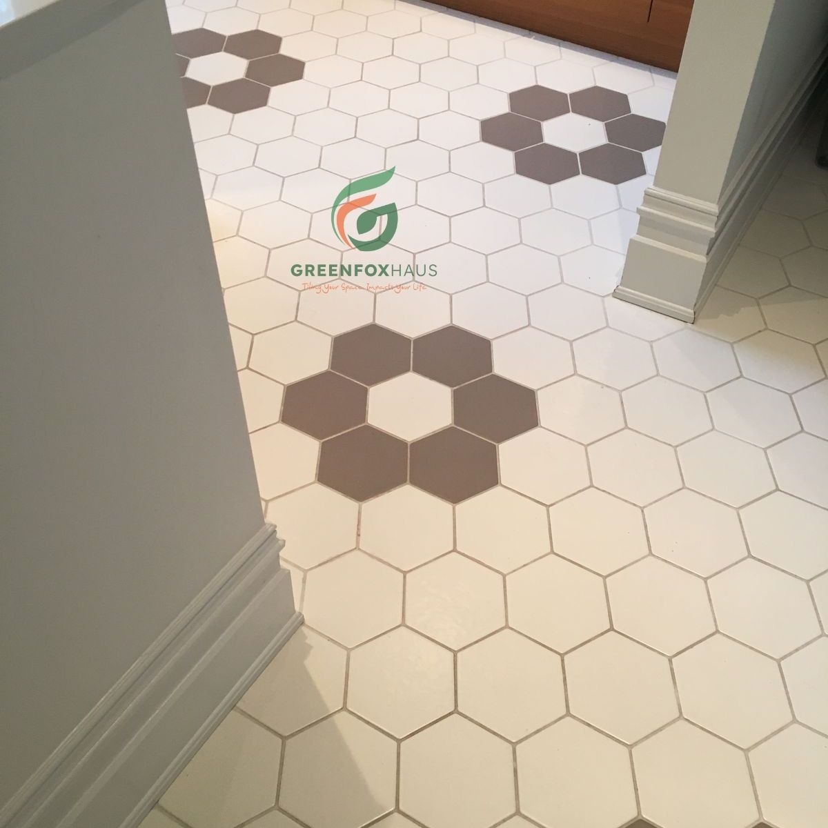 gạch bông lục giác đơn sắc trắng phối xám lát nền tạo hình hoa văn cho không gian nội thất