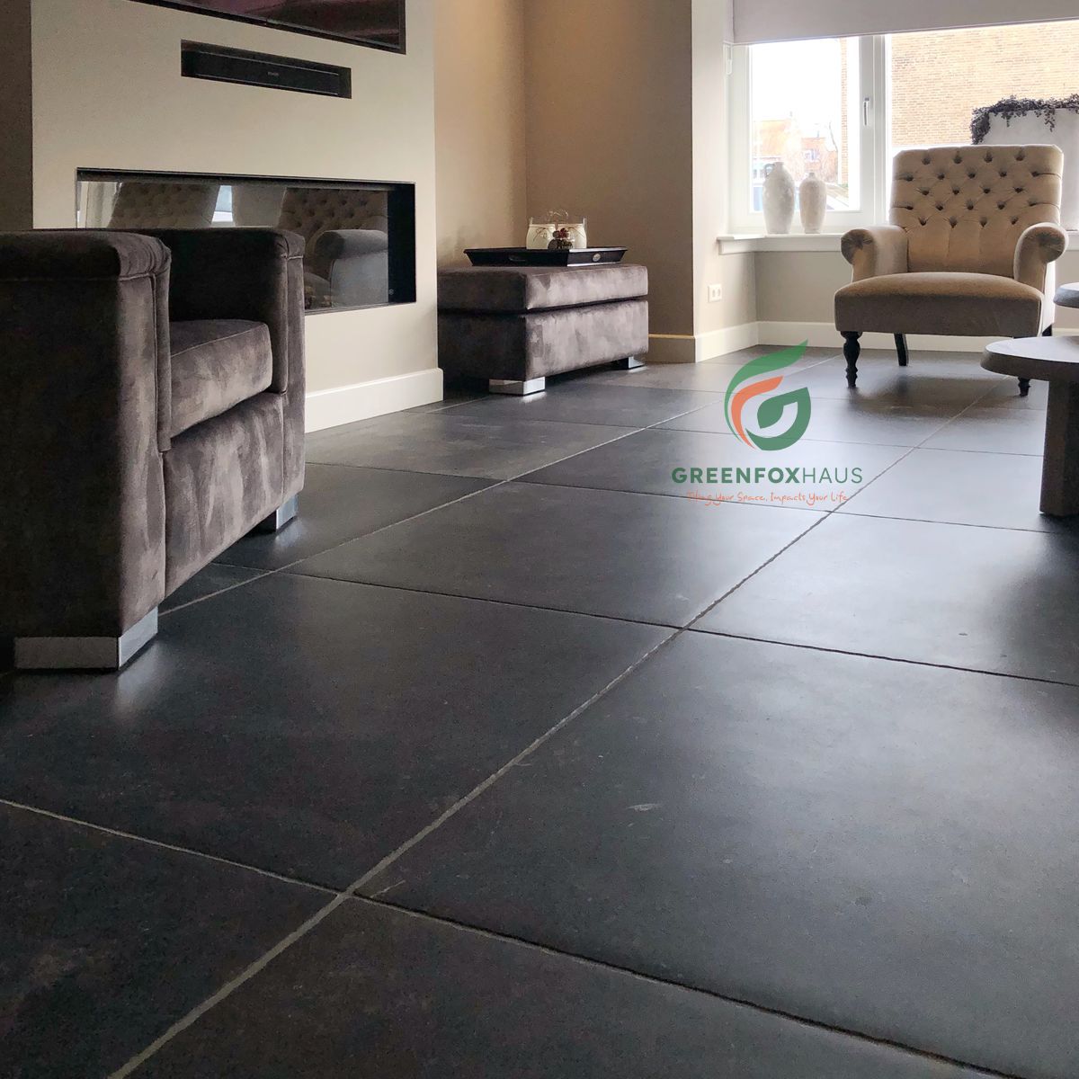 gạch xám đen lát nền phòng khách tạo cảm giác ấm áp và đẳng cấp