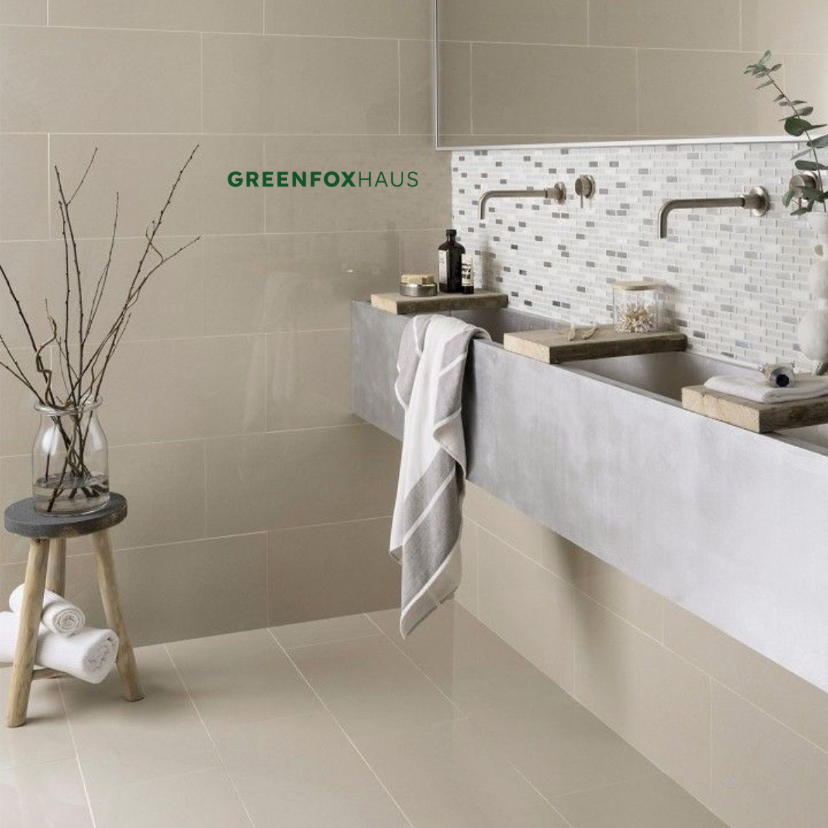 gạch ốp tường 30x60 màu be ứng dụng phòng tắm hiện đại đồng bộ với gạch lát nền