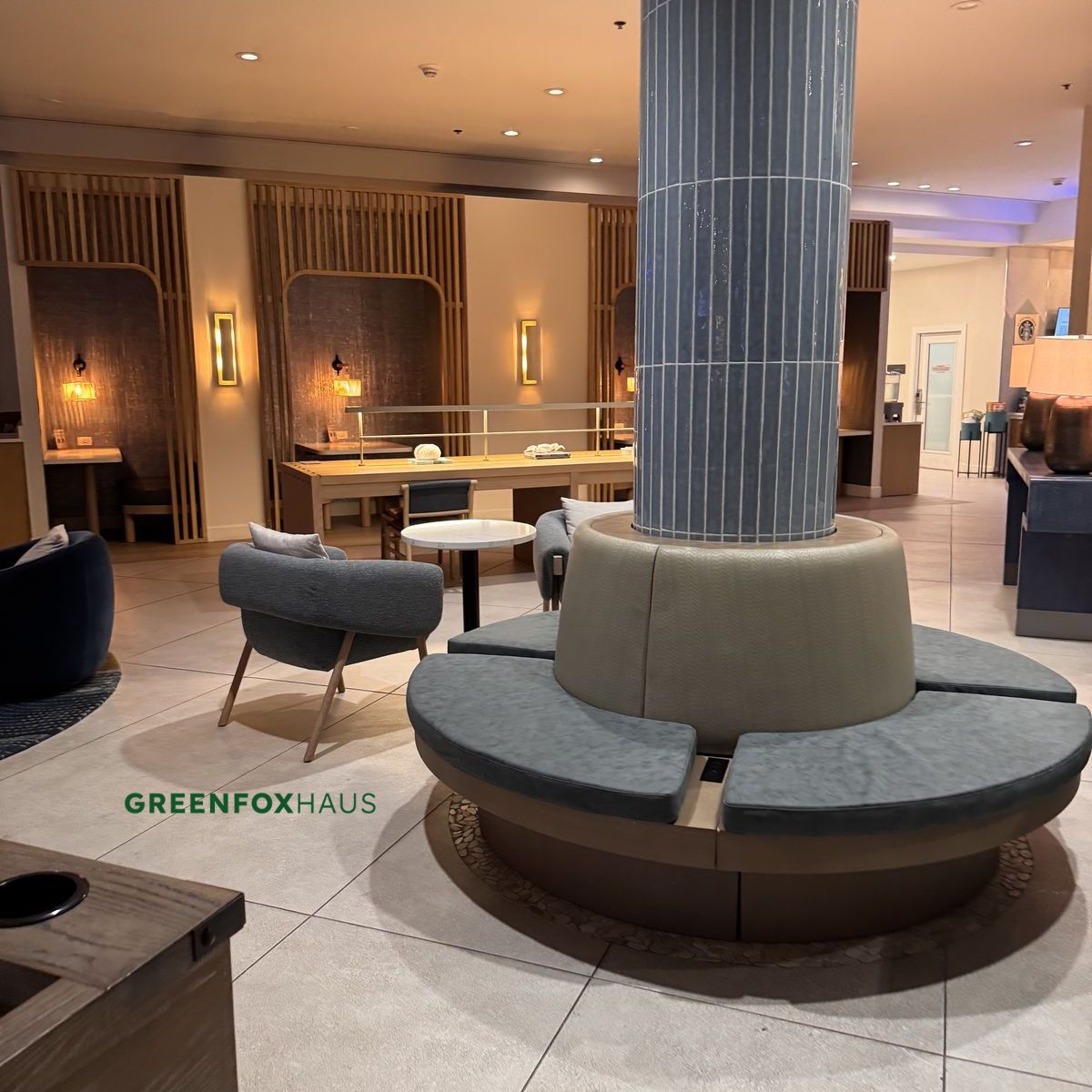 gạch thẻ ốp cột tròn nội thất tạo đường ron đồng đều tăng tính thẩm mỹ không gian hiện đại