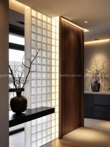 Vách gạch kính lấy sáng giúp không gian thông thoáng, giữ riêng tư và tăng tính thẩm mỹ