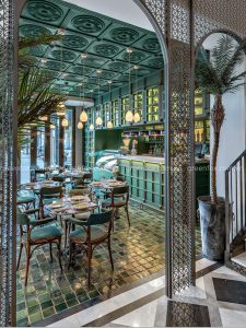gạch mosaic xanh lá lát nền nhà hàng phong cách cổ điển cao cấp