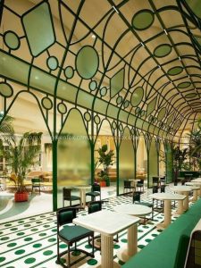 gạch terrazzo xanh và họa tiết hình học trong không gian cafe hiện đại