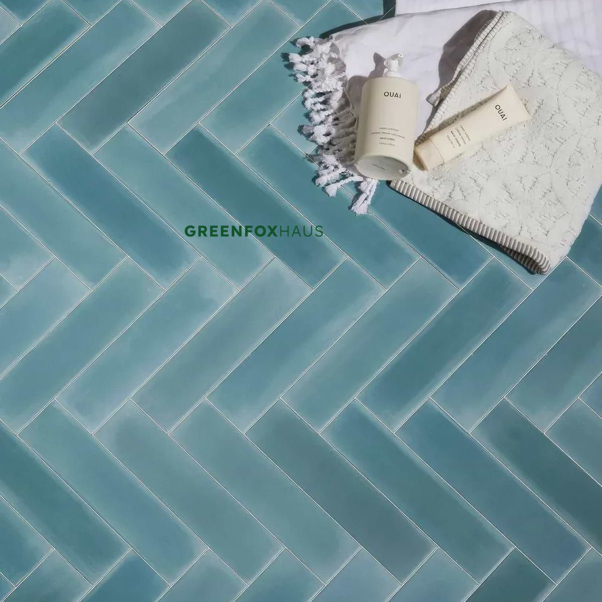 gạch thẻ xanh ngọc ốp xương cá toàn bề mặt tạo hiệu ứng họa tiết liên tục