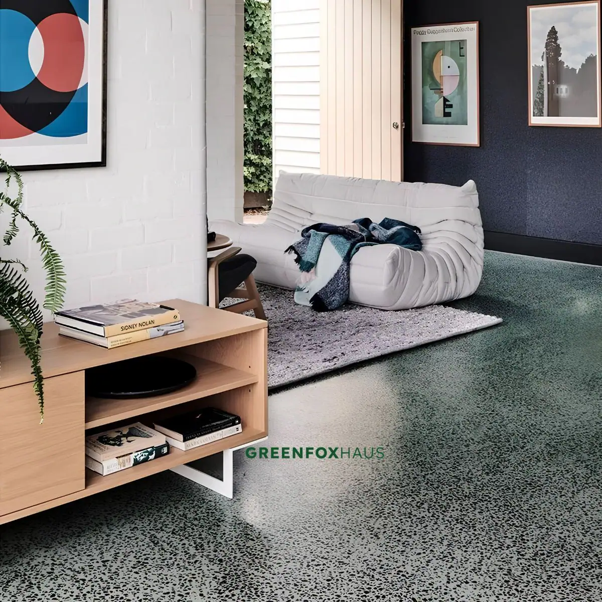 So sánh gạch đá mài terrazzo truyền thống và gạch men terrazzo lát nền phòng khách hiện đại tông xanh xám sẫm