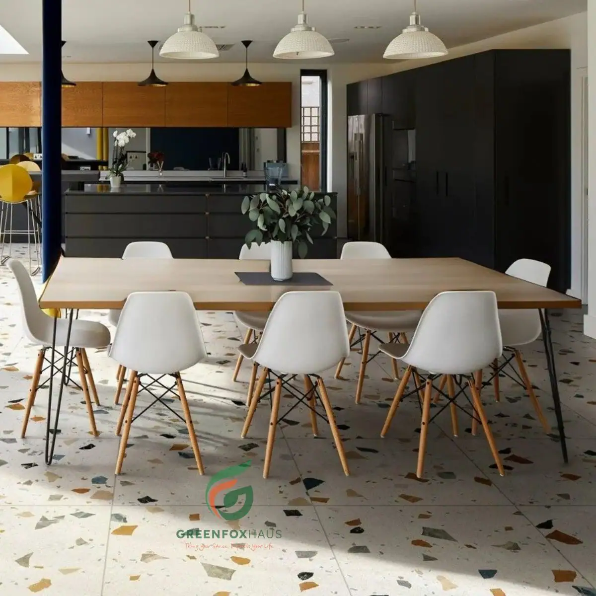 Gạch lát terrazzo nền sáng phối hạt đá lớn đa sắc cho không gian bếp và bàn ăn hiện đại
