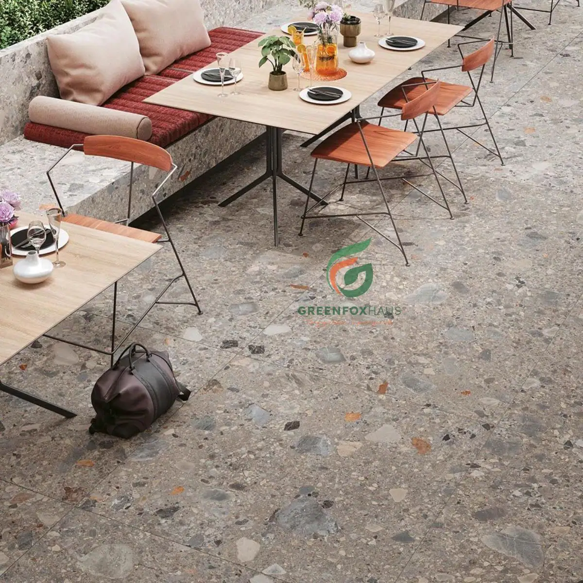 Mẫu gạch terrazzo 600x600 hạt đá lớn màu xám sẫm lát nền khu vực sân hiên ngoài trời quán cà phê