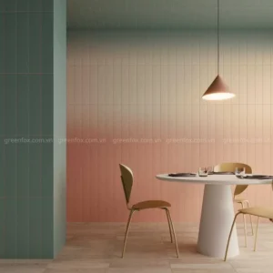 Tường gạch ốp chuyển sắc từ xanh pastel sang hồng nhạt phía sau bàn ăn phong cách tối giản.